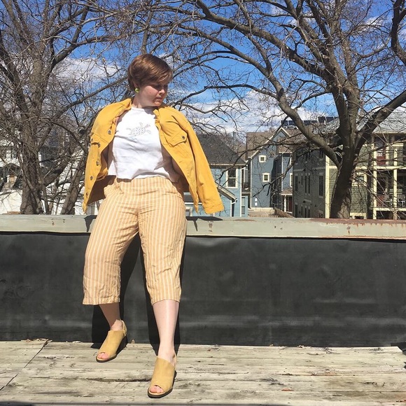 Meet your Posher, Kendall - Picture 1 of 1